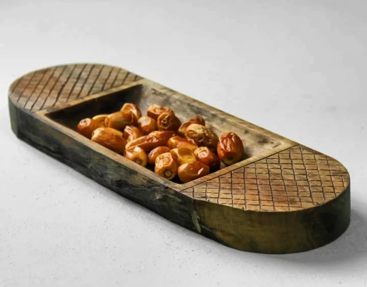 ظرف آجیل خوری چوب گردو با ابعاد ۴۰×۱۵ سانتی‌متر