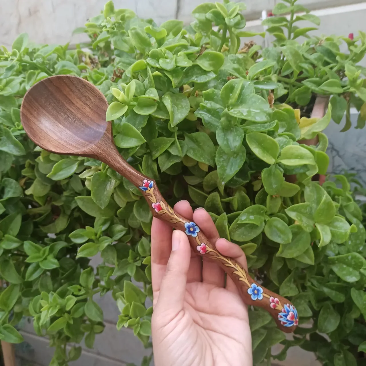 قاشق و کفگیر چوبی منقش شده به تذهیب، طول ۲۲ سانت، ساخته شده از گردو
