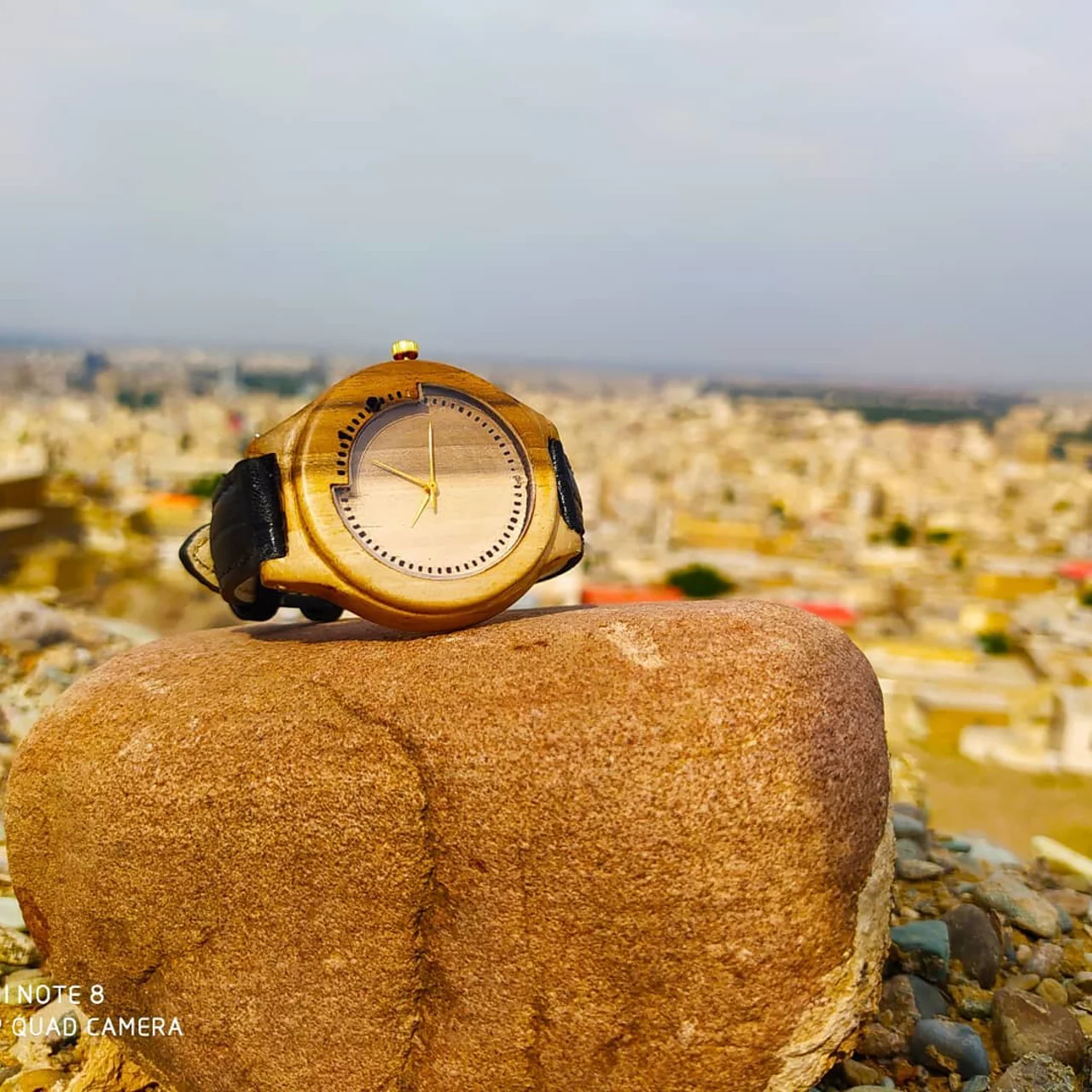 ساعت چوبی کد ۲۰ با موتور ژاپنی و چوب گردو آمریکایی دستساز