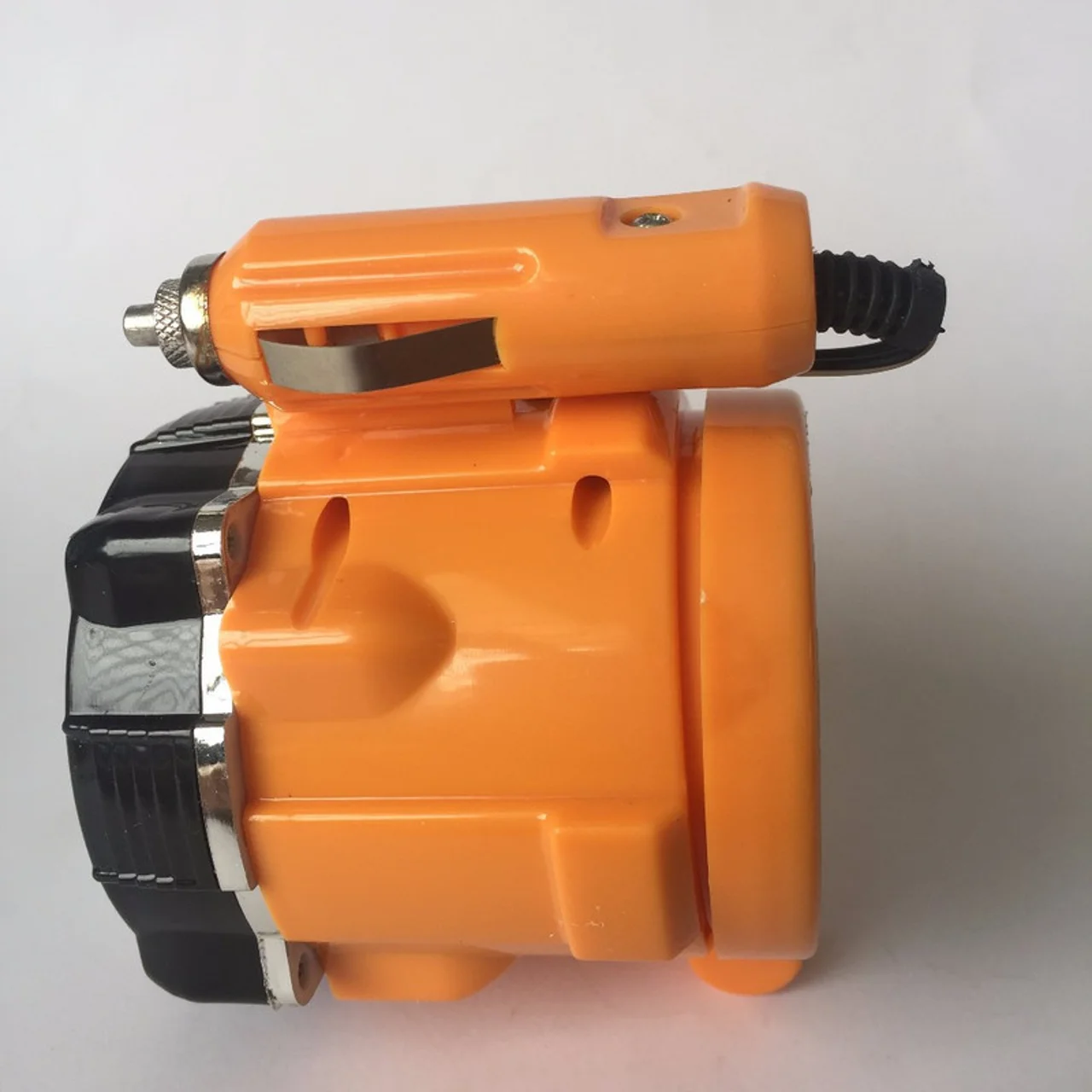 چراغ فندکی خودرو مدل 12V-HK702 102995523