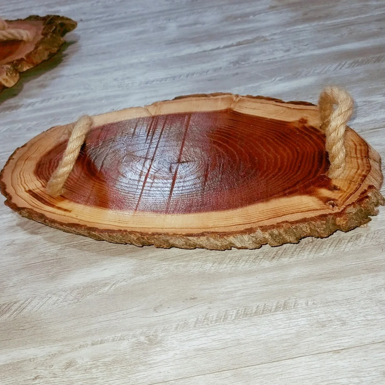 سینی چوبی مدل روستیک طرح کنده گرد دو رنگ کد ۱ 102699297