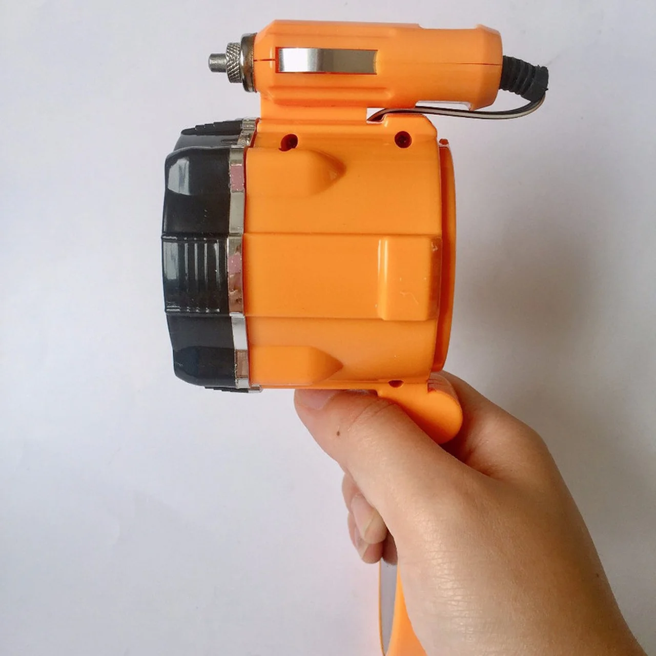 چراغ فندکی خودرو مدل 12V-HK702 102995521