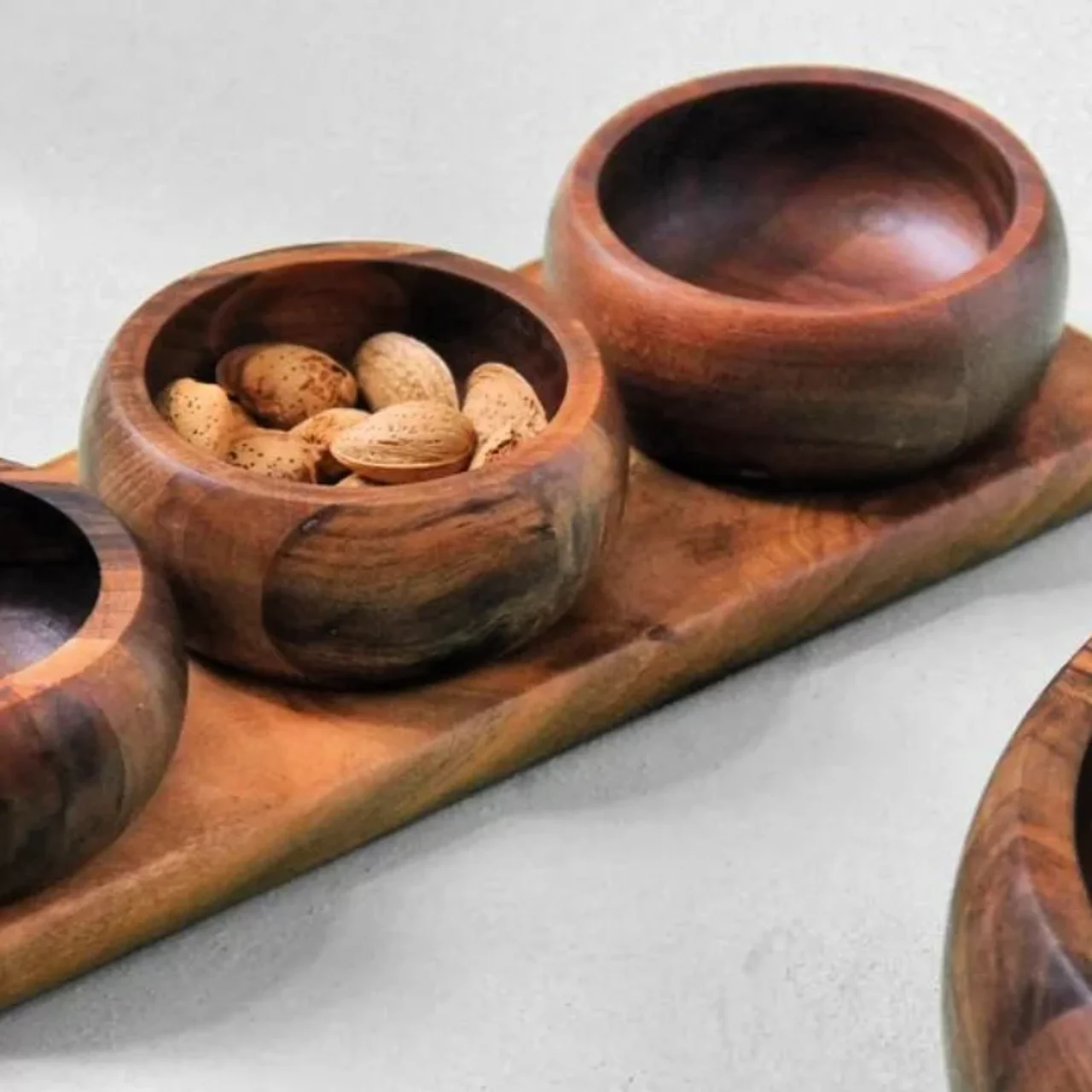 کاسه آجیل خوری خمره ای چوبی با چوب گردو قطر ۱۲ سانت ارتفاع ۵ سانت