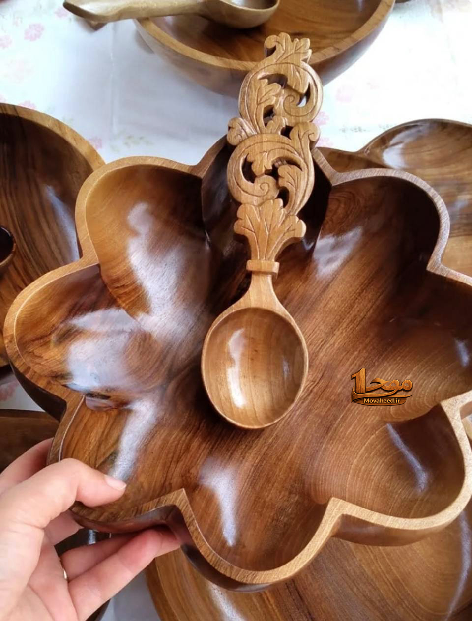 ظرف زیبای پذیرایی و قاشق آجیل خوری